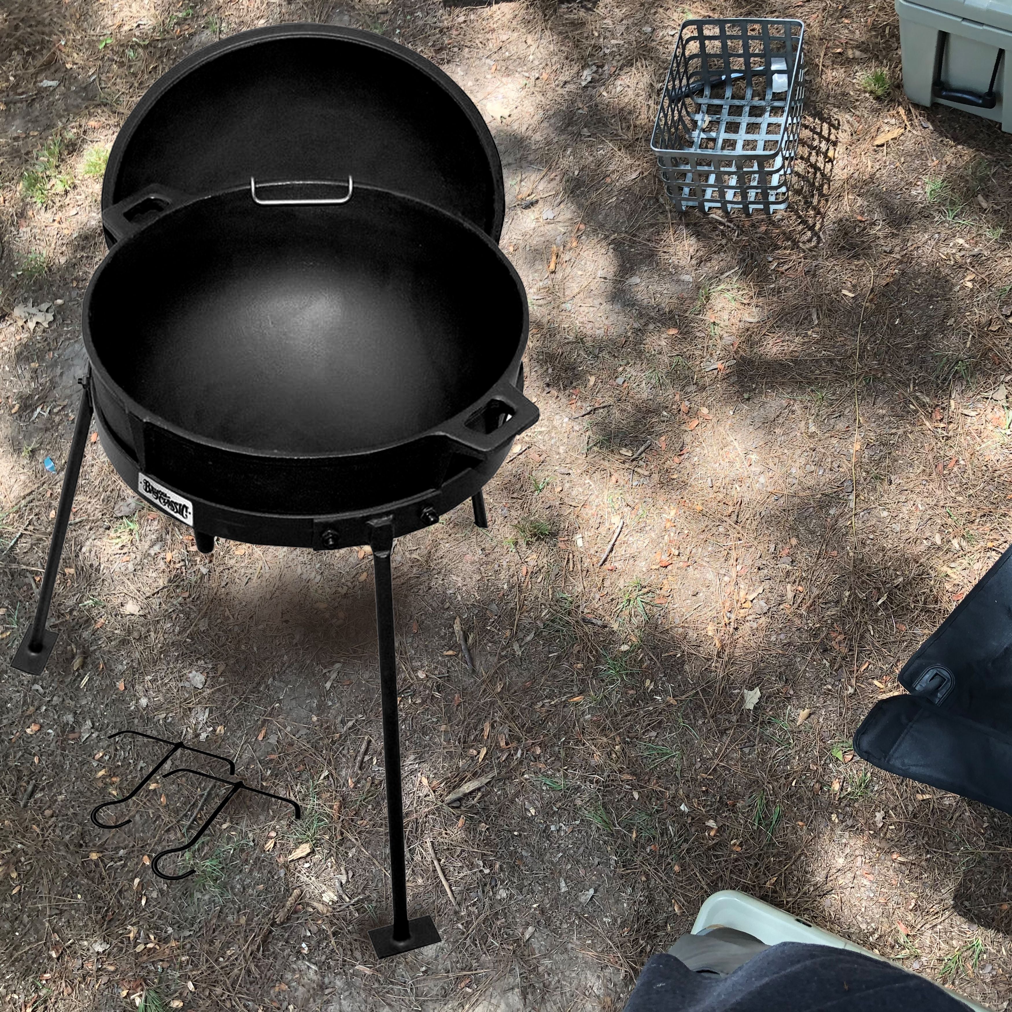 Cast Iron Jambalaya Kettle with Lid and Stand