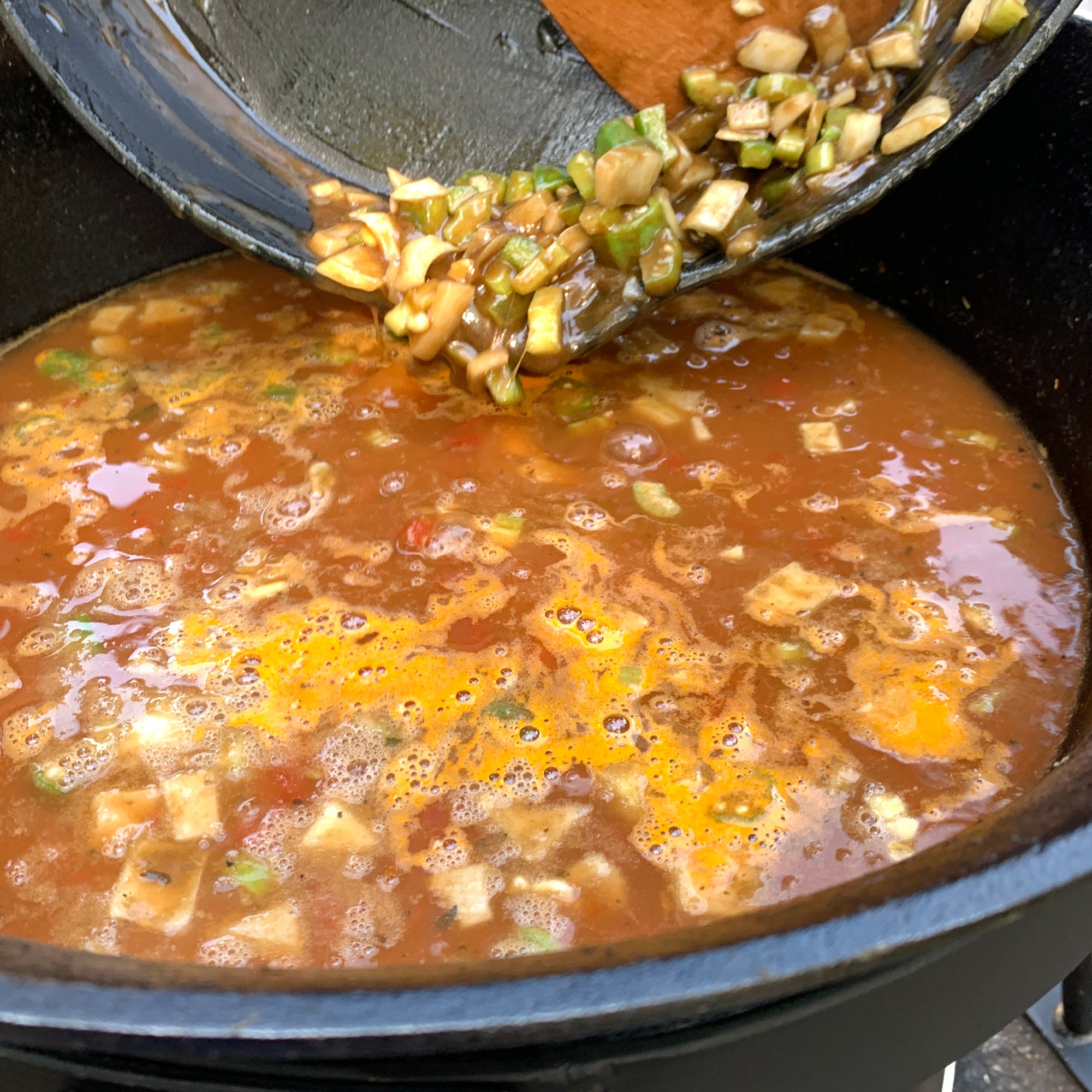 Cast Iron Jambalaya Kettle with Lid and Stand