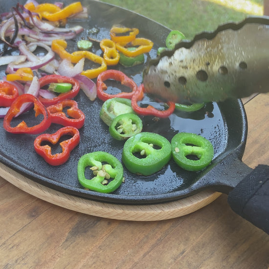 Video of sizzling vegetables in fajita pan