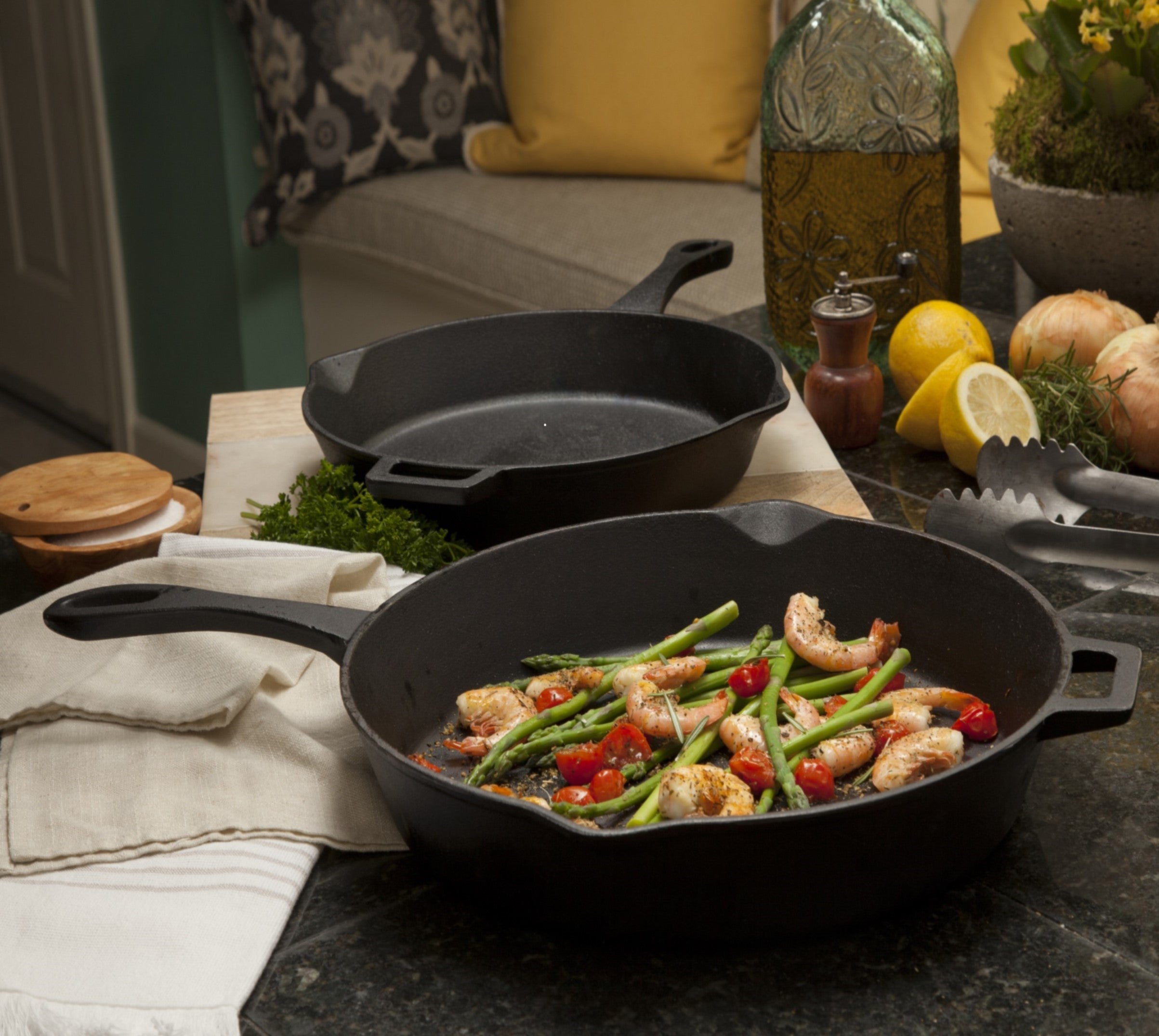 12-in and 14-in Cast Iron Skillet Set