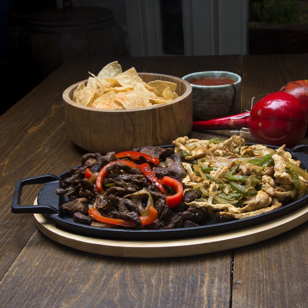 Cast Iron Fiesta Fajita Pan with Trivet